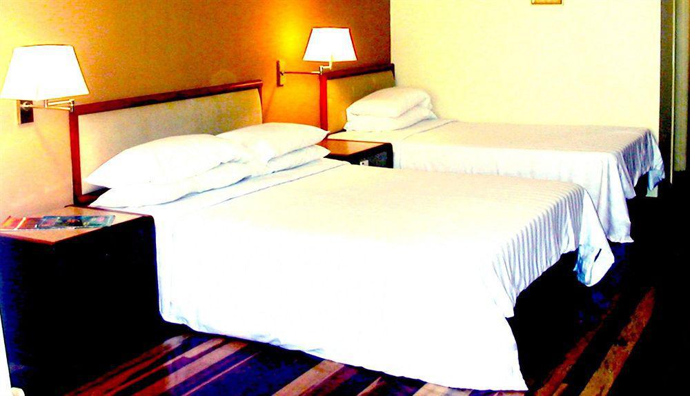 Duta Sands Beach Resort Kuantan Phòng bức ảnh